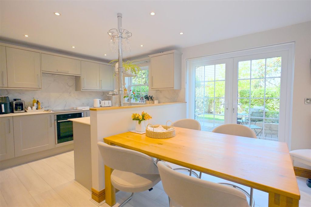 Property photo 3 of 18 Kitchen/Dining Room