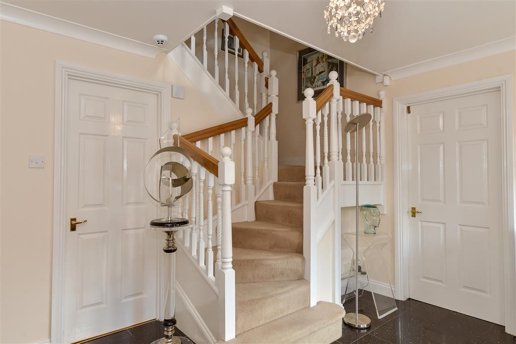 Property photo 3 of 13 Entrance Hall