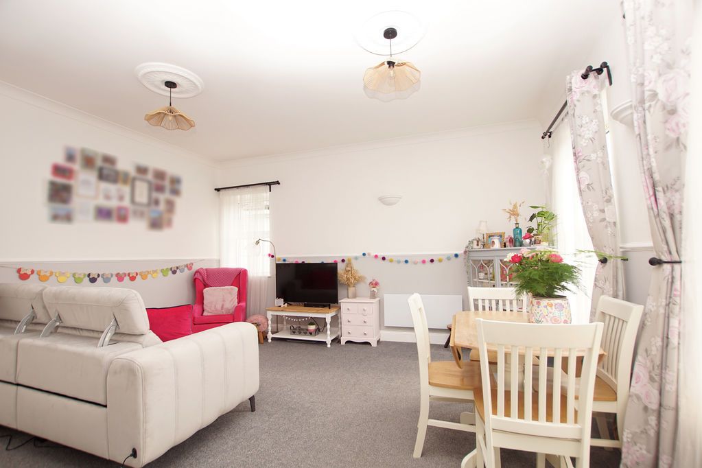 Property photo 2 of 13 Lounge/ Diner