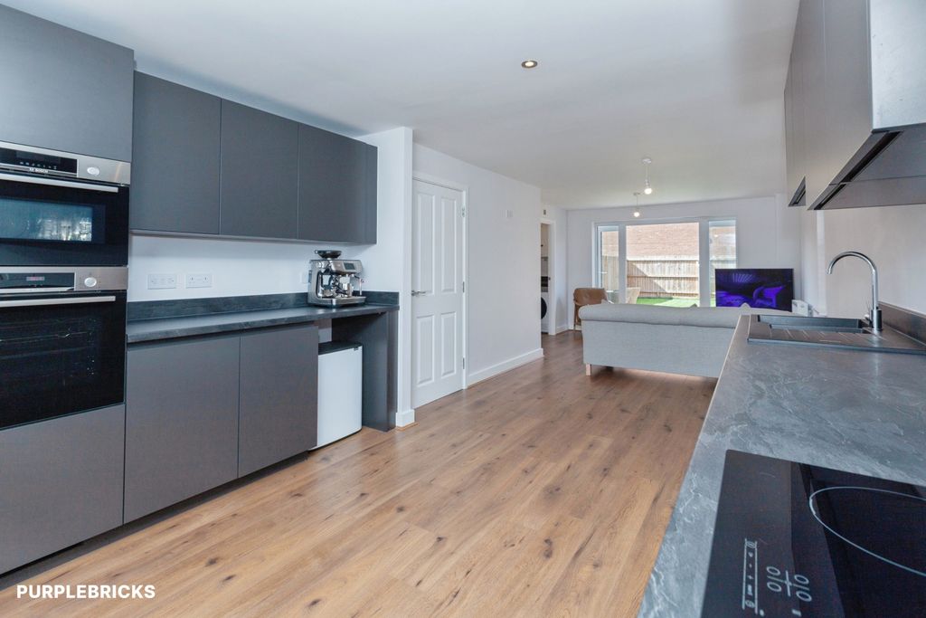 Property photo 2 of 20 Kitchen/Dining Room