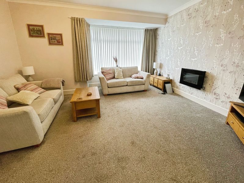 Property photo 2 of 18 Lounge