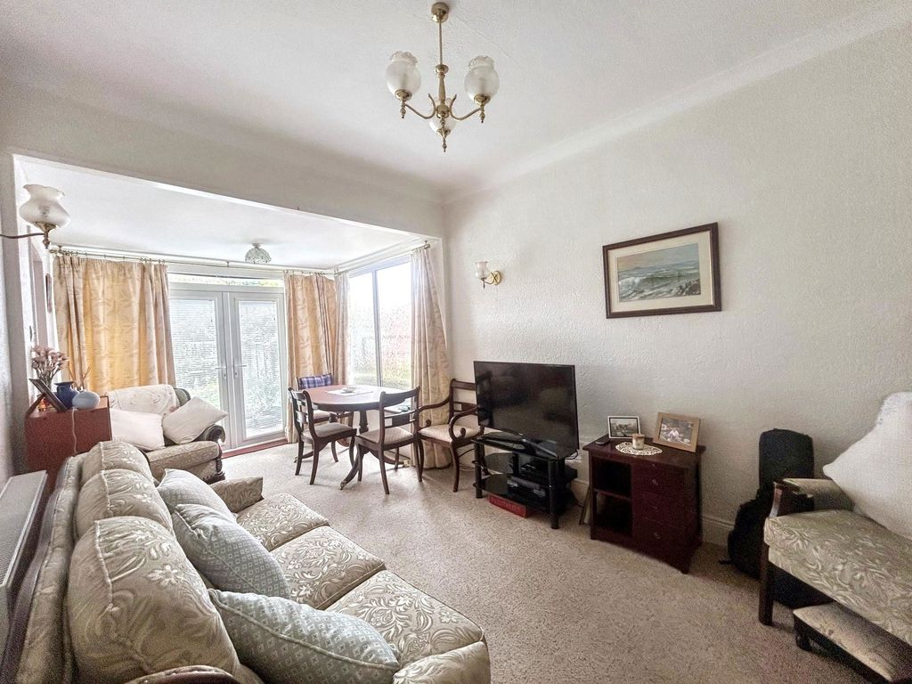 Property photo 3 of 28