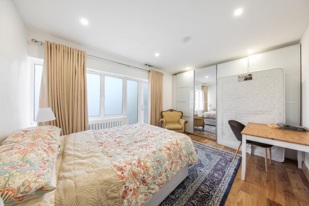 Property photo 3 of 11 Bedroom 1.1.Jpeg