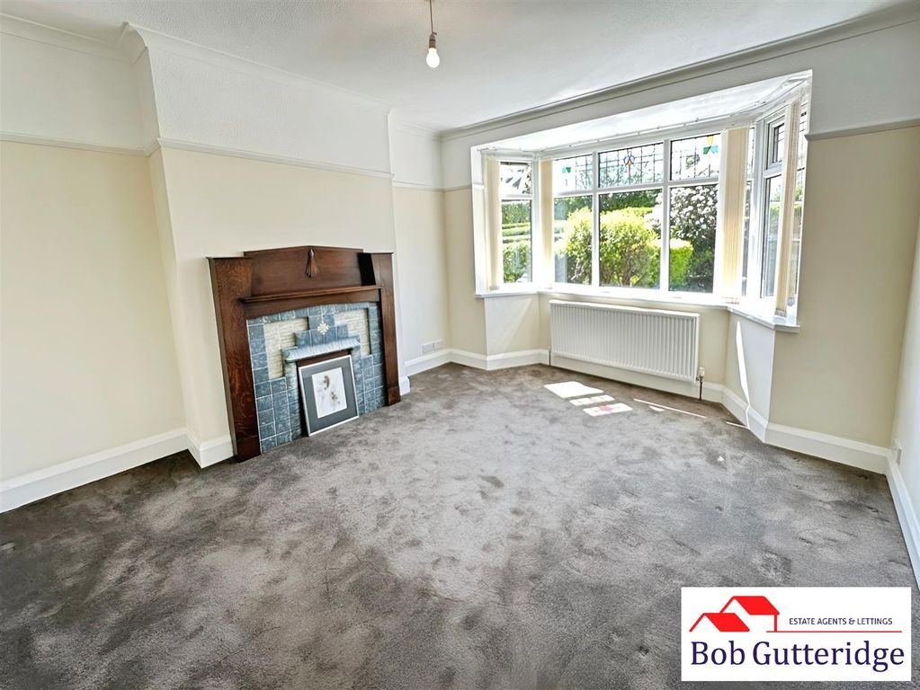 Property photo 2 of 17 Bay Fronted Lounge