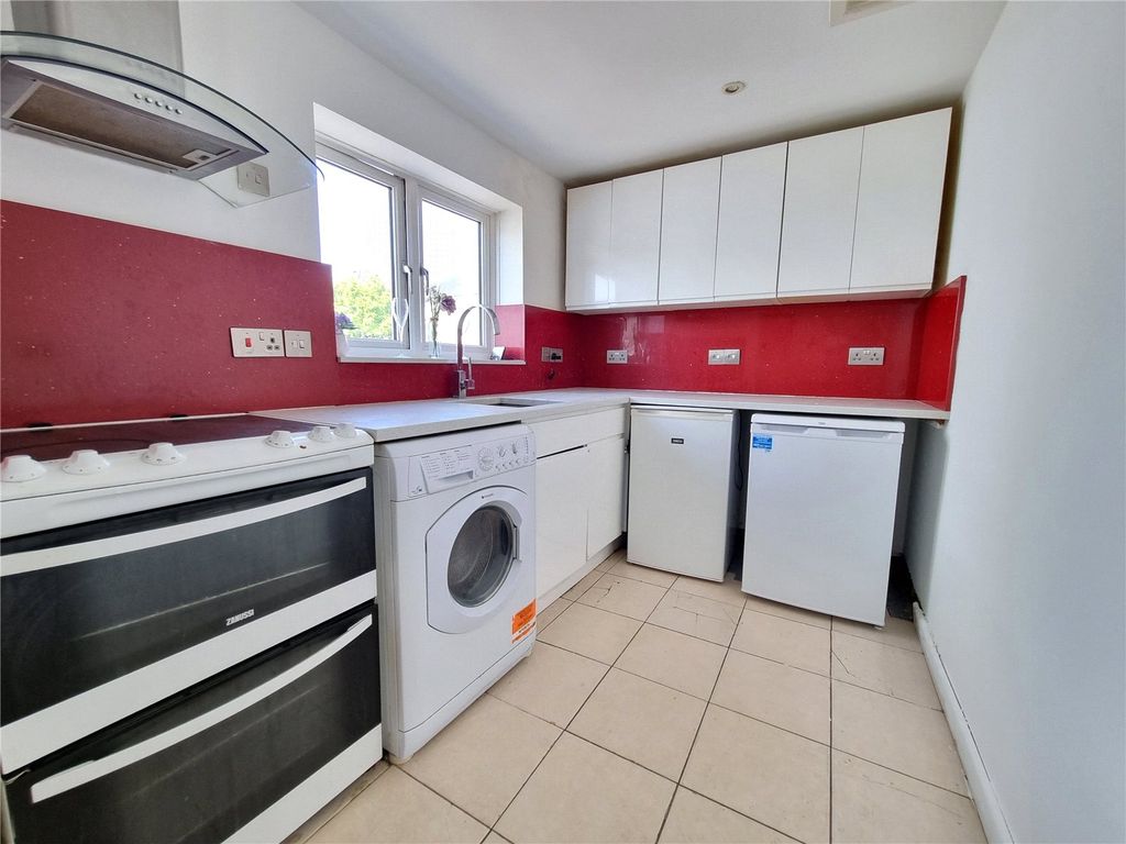 Property photo 2 of 10 Kitchin
