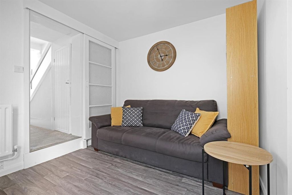 Property photo 2 of 31