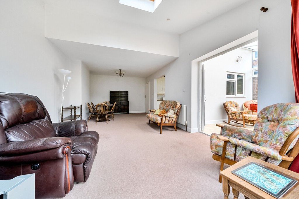 Property photo 2 of 25 Picture No. 14