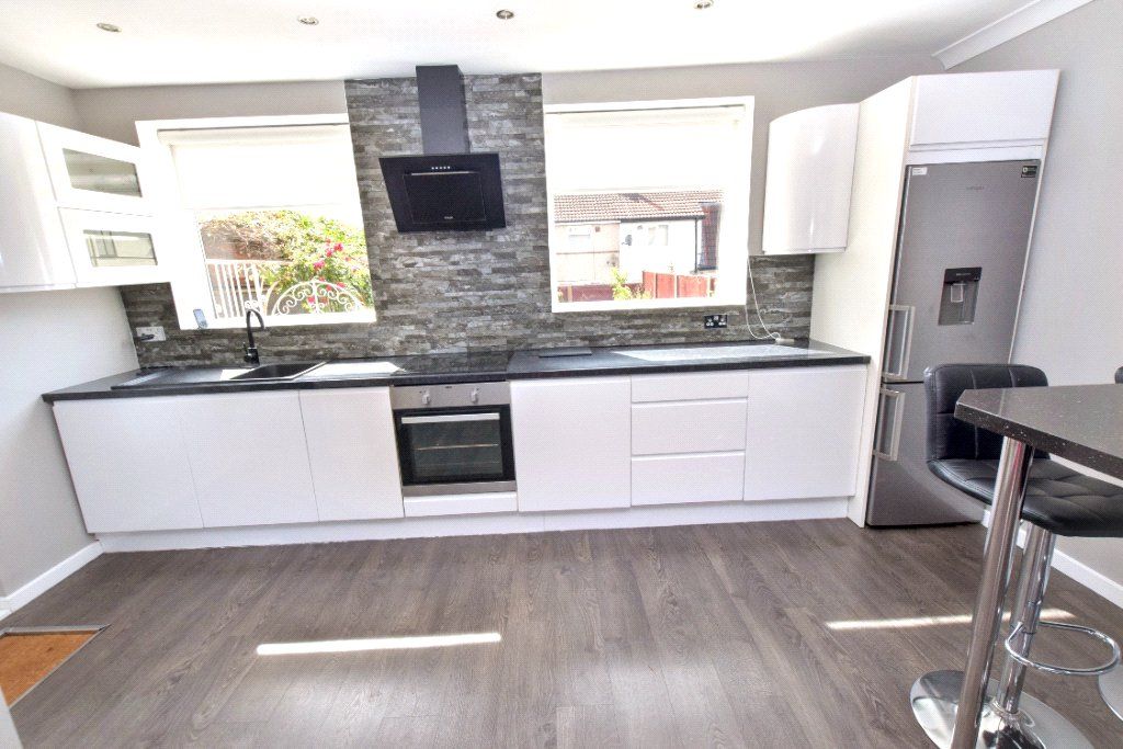 Property photo 3 of 15 Kitchen Area