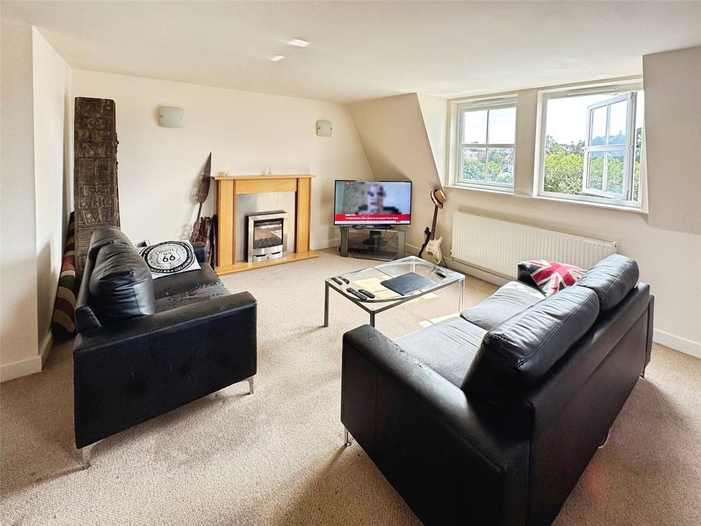 Property photo 2 of 10 Lounge
