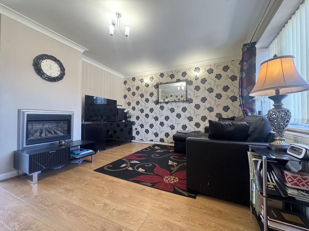 Property photo 3 of 32