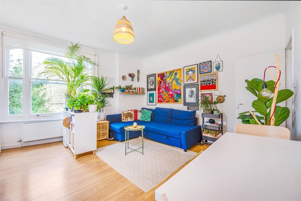 Property photo 3 of 14 Davies___Davies-Fonthill_Road-8.Jpg