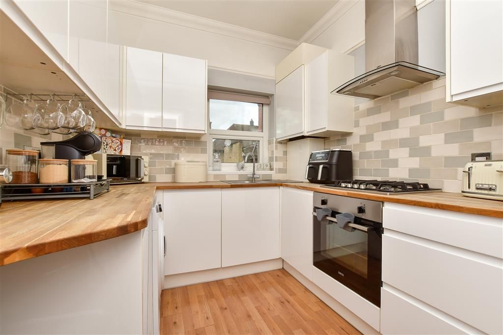Property photo 3 of 14 Kitchen