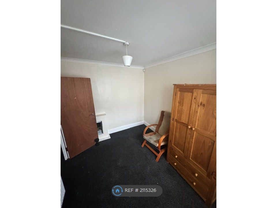 Property photo 2 of 8 1st Bedroom To Rent