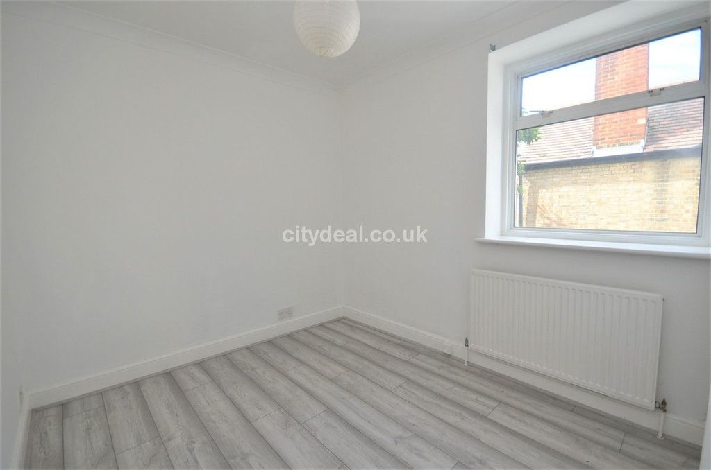 Property photo 3 of 5
