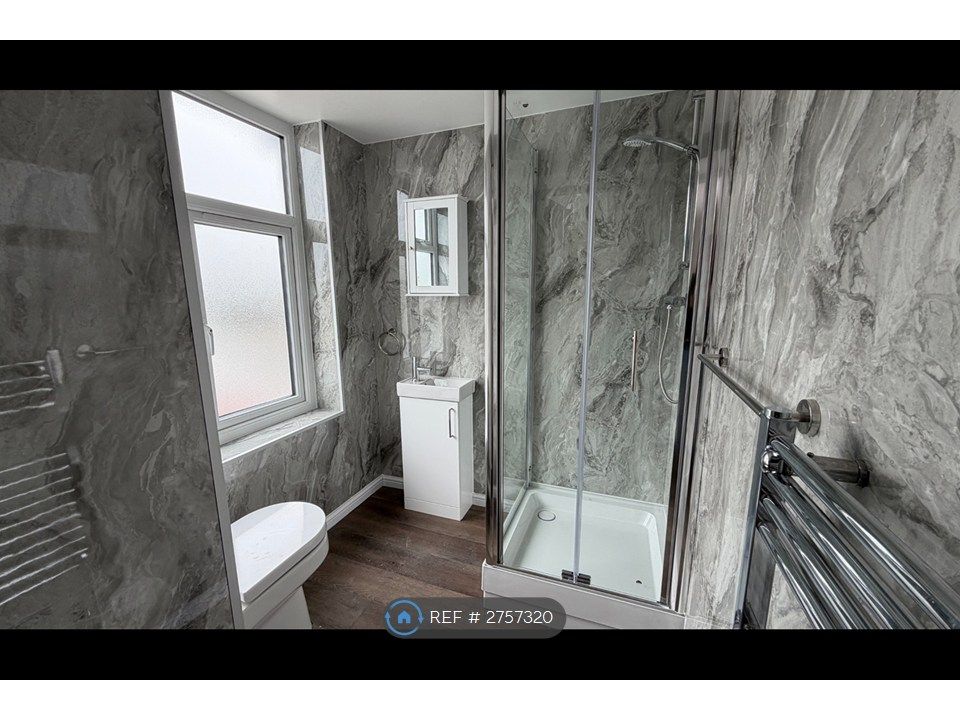 Property photo 2 of 7 Room 4 Ensuite