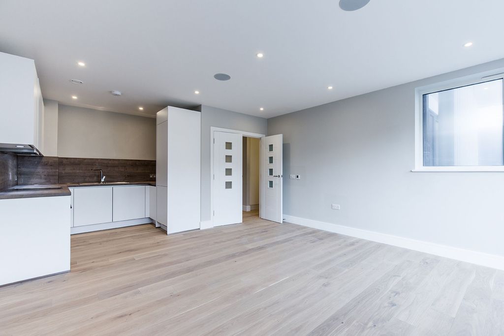 Property photo 2 of 10 Kitchen (Example)