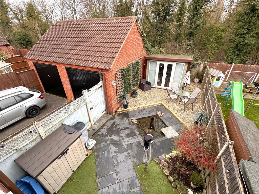 Property photo 3 of 19 Landscaped Garden & Unspoiled Outlook 873