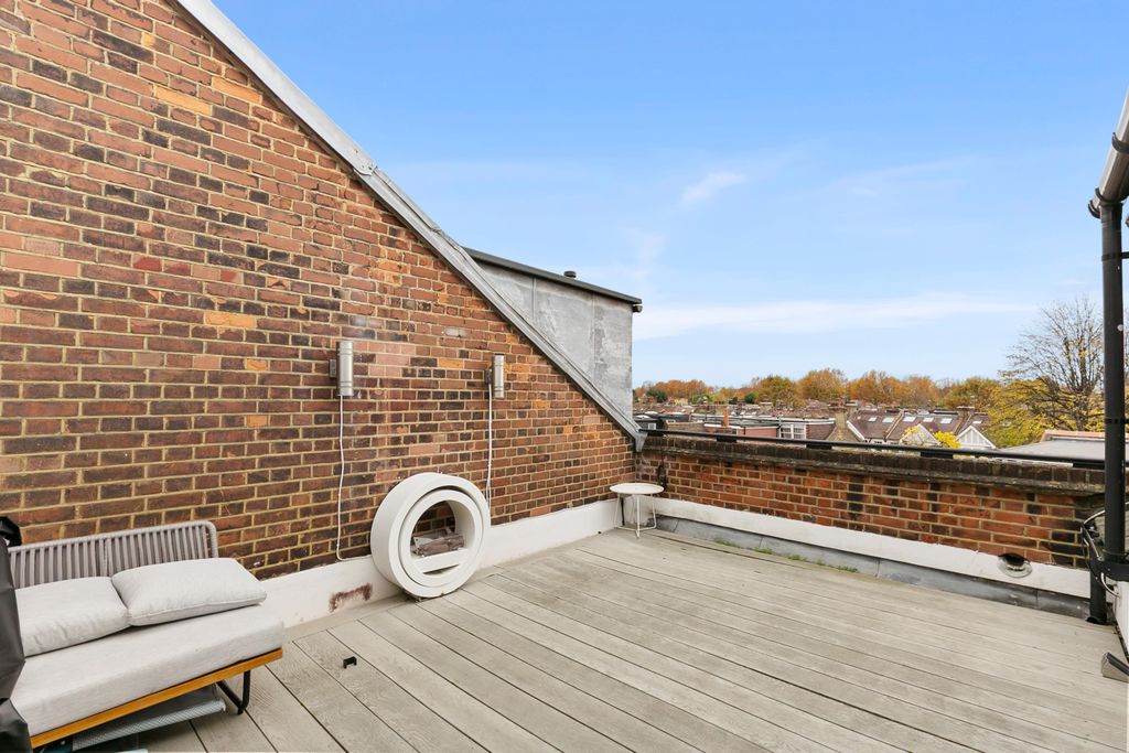 Property photo 2 of 16 Image