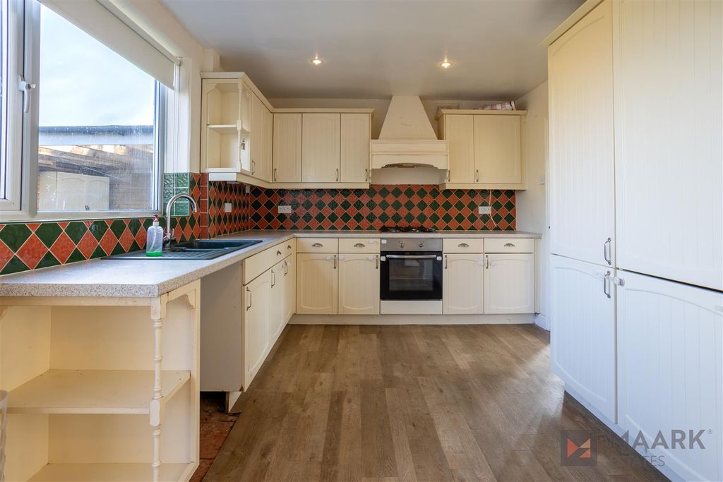 Additional image 14 of 3 bed semi-detached house to rentWoodgate Drive, Birstall, Leicester LE4