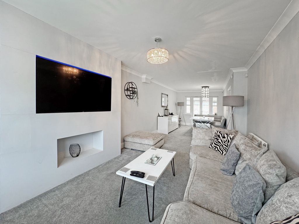 Property photo 2 of 40