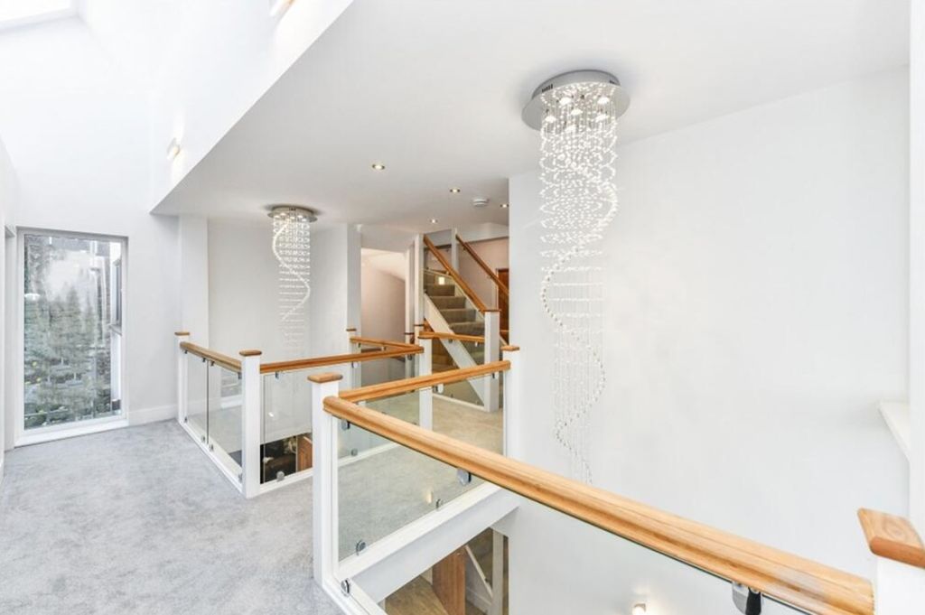 Property photo 2 of 20