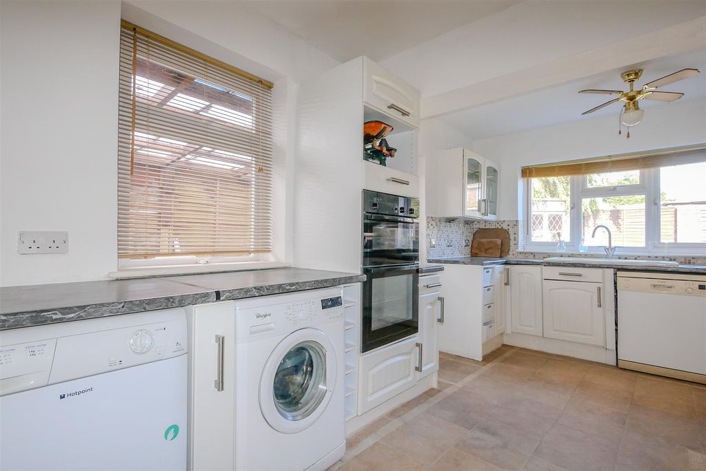 Property photo 3 of 12 Kitchen