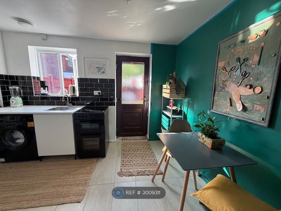 Property photo 3 of 16 Kitchen