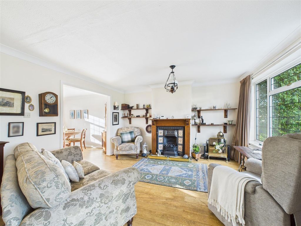 Property photo 3 of 11 Cam03303G0-Pr0262-Still009.Jpg