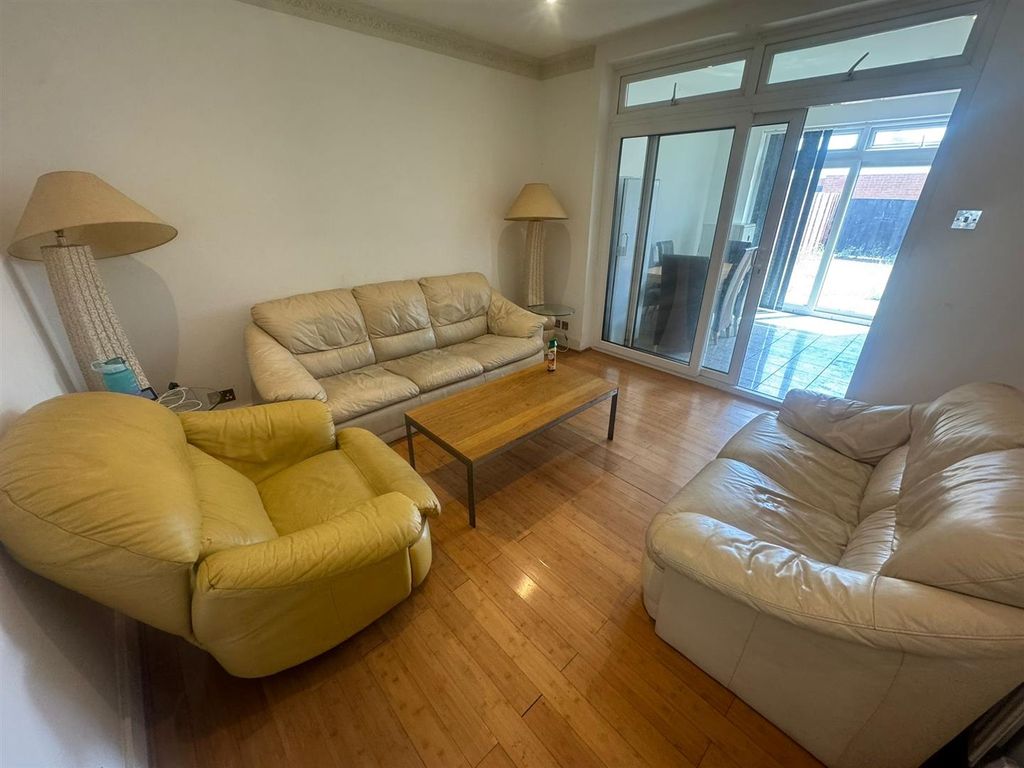 Property photo 2 of 10 68Eb46F1-240d-4c37-A3E5-F8A3Fbff411c.Jpg