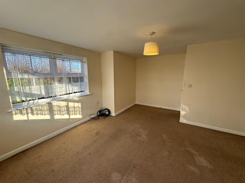 Property photo 3 of 9 Lounge 2.Jpeg