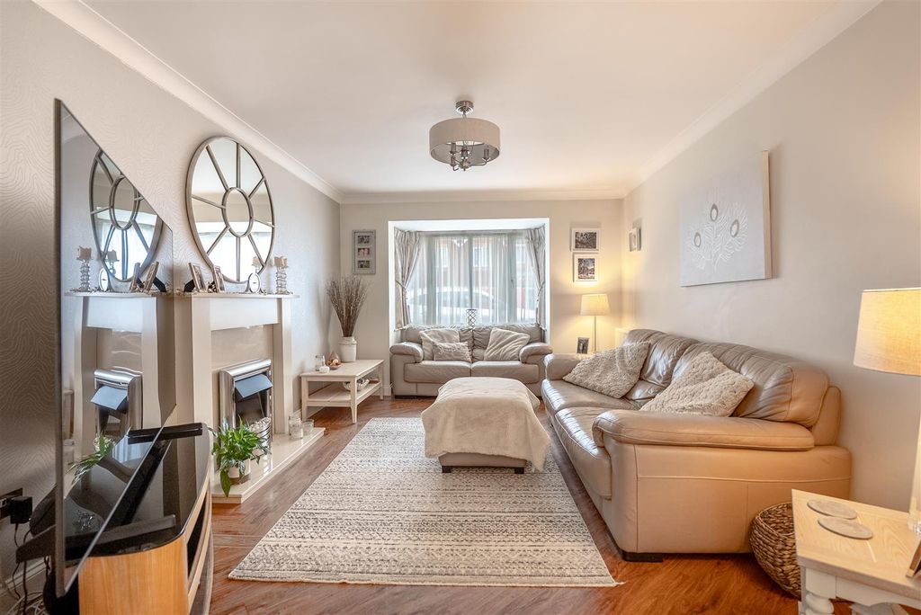 Property photo 2 of 27 The Gardiners-27.Jpg