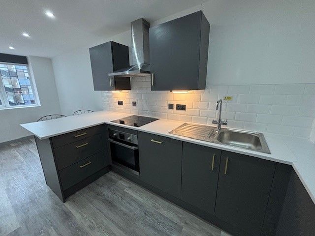 Property photo 1 of 6 Kitchen 3