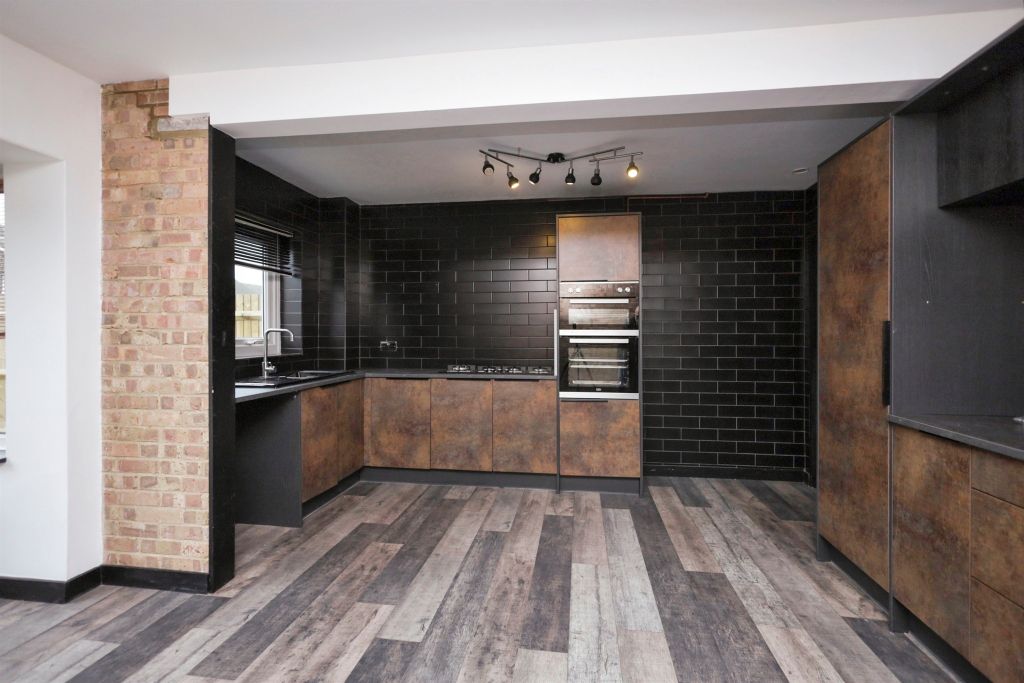 Property photo 3 of 14 Kitchen