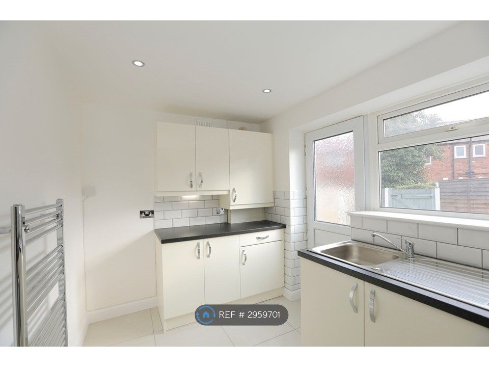 Property photo 2 of 13 Kitchen