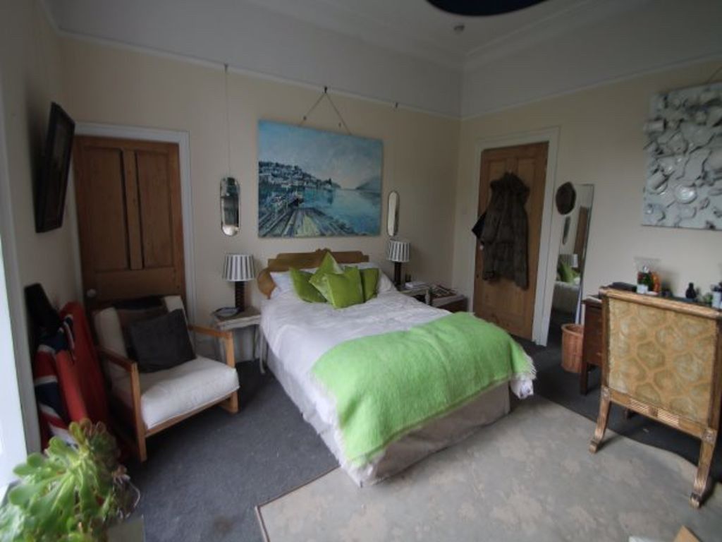 Property photo 3 of 40 A Spacious And Well-Presented Master Bedroom Featu...