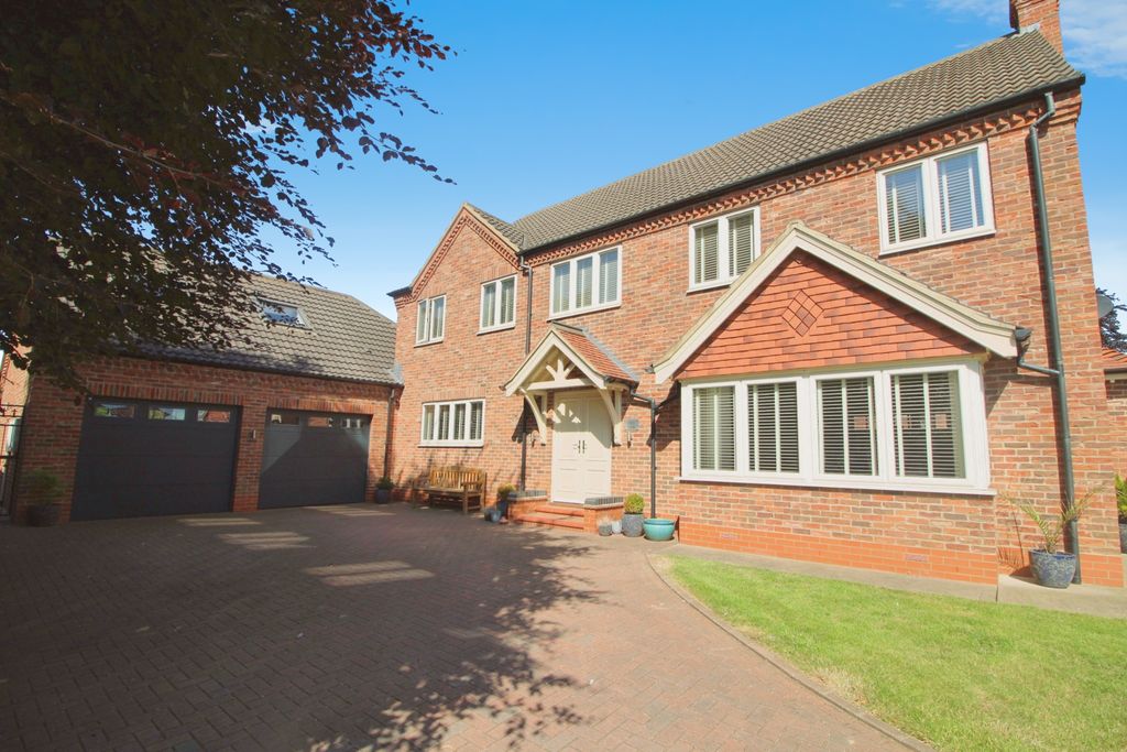 Property photo 1 of 39 Front View.Jpg