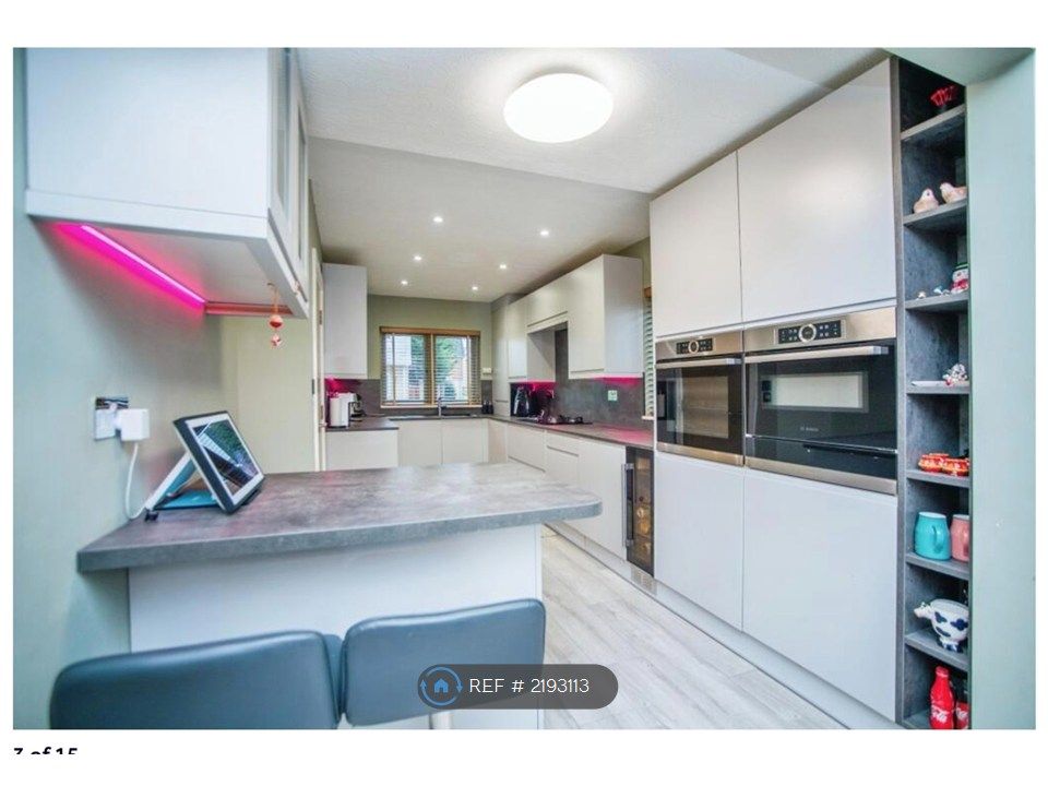 Property photo 2 of 11 Kitchen