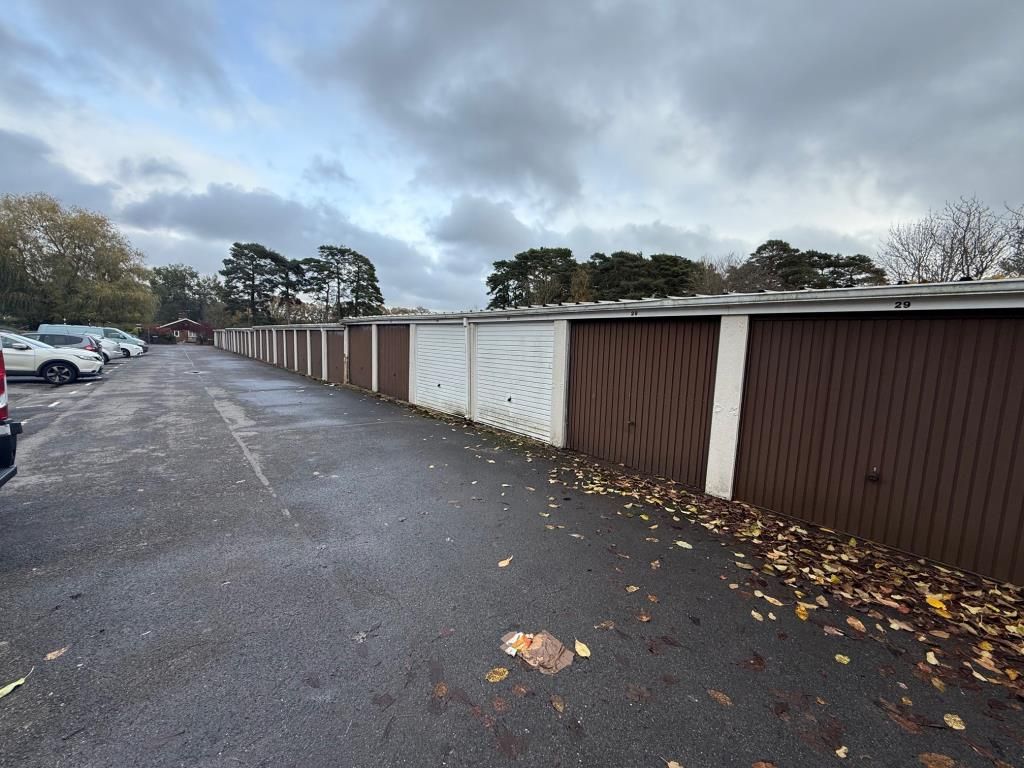 Property photo 2 of 3 Alt Garage View