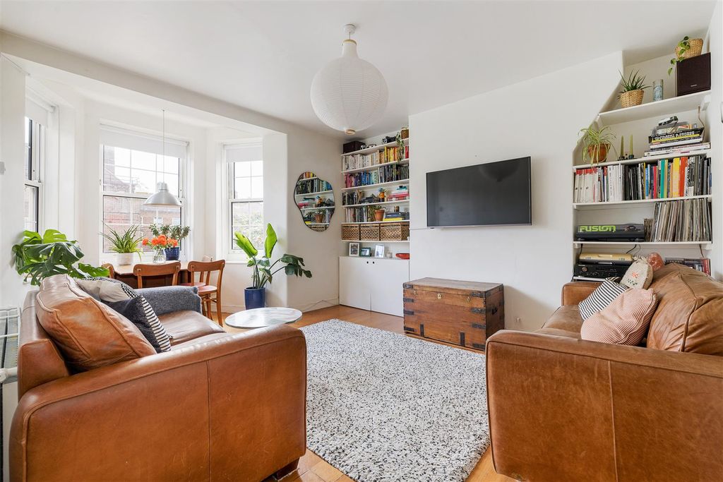 Property photo 1 of 26 Pembury Road, E5