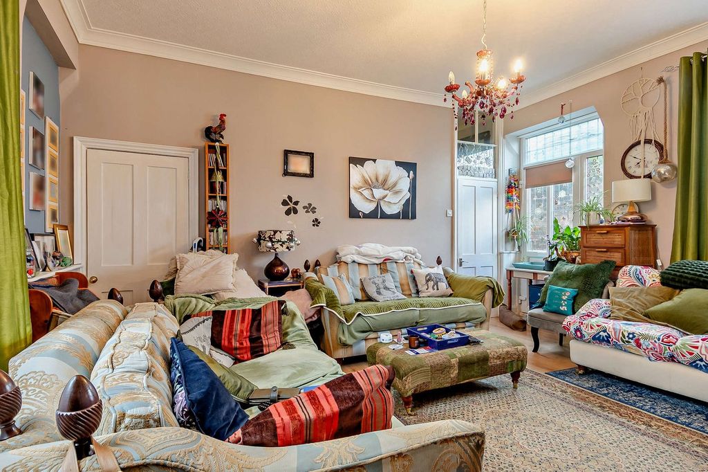 Property photo 2 of 18