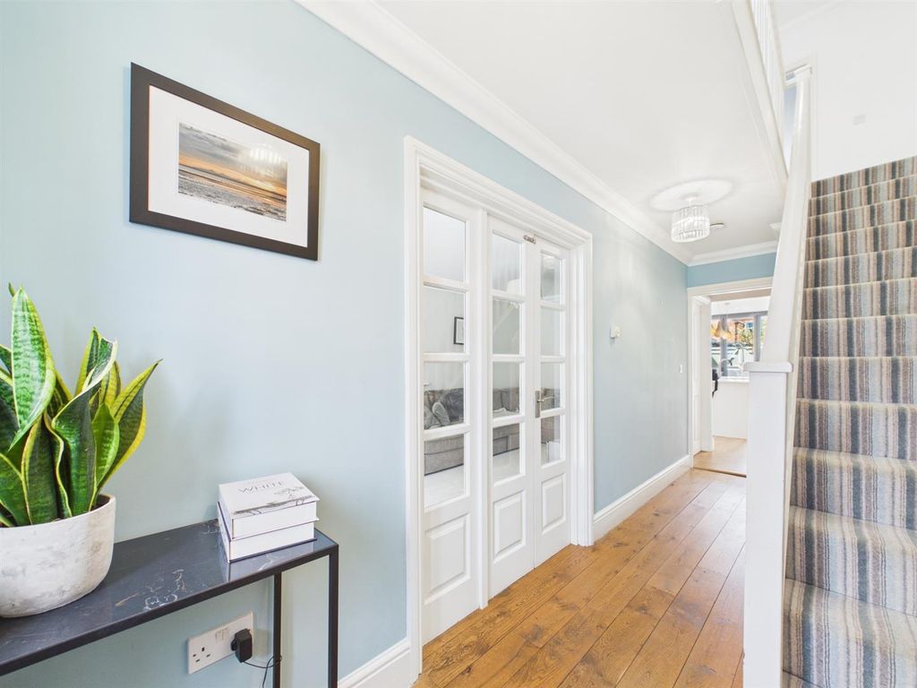 Property photo 2 of 14 Entrance Hall