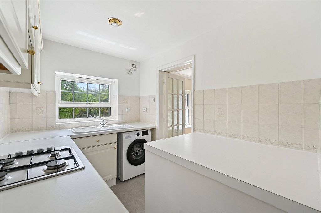 Property photo 3 of 8 Kitchen