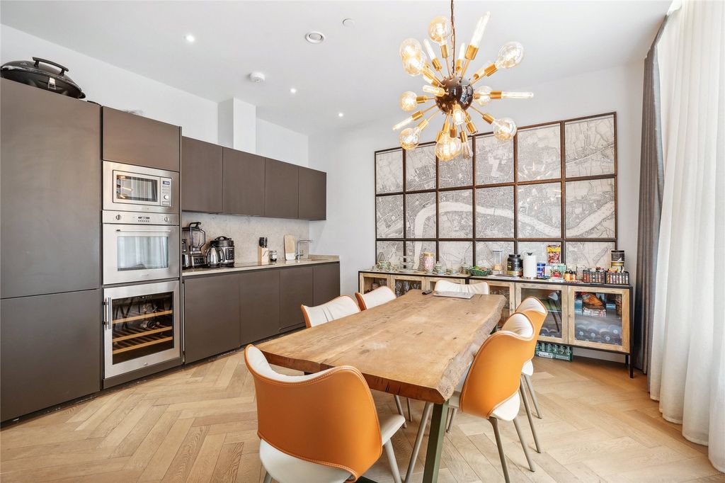 Property photo 2 of 18 Dudley House