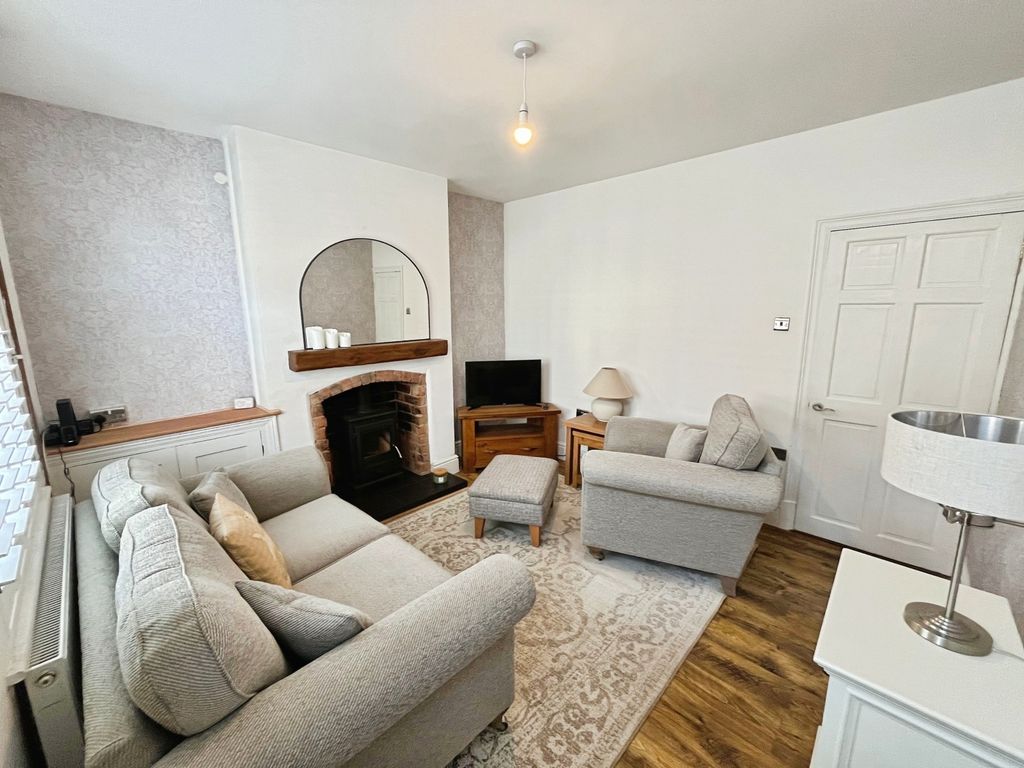 Property photo 2 of 17 Lounge