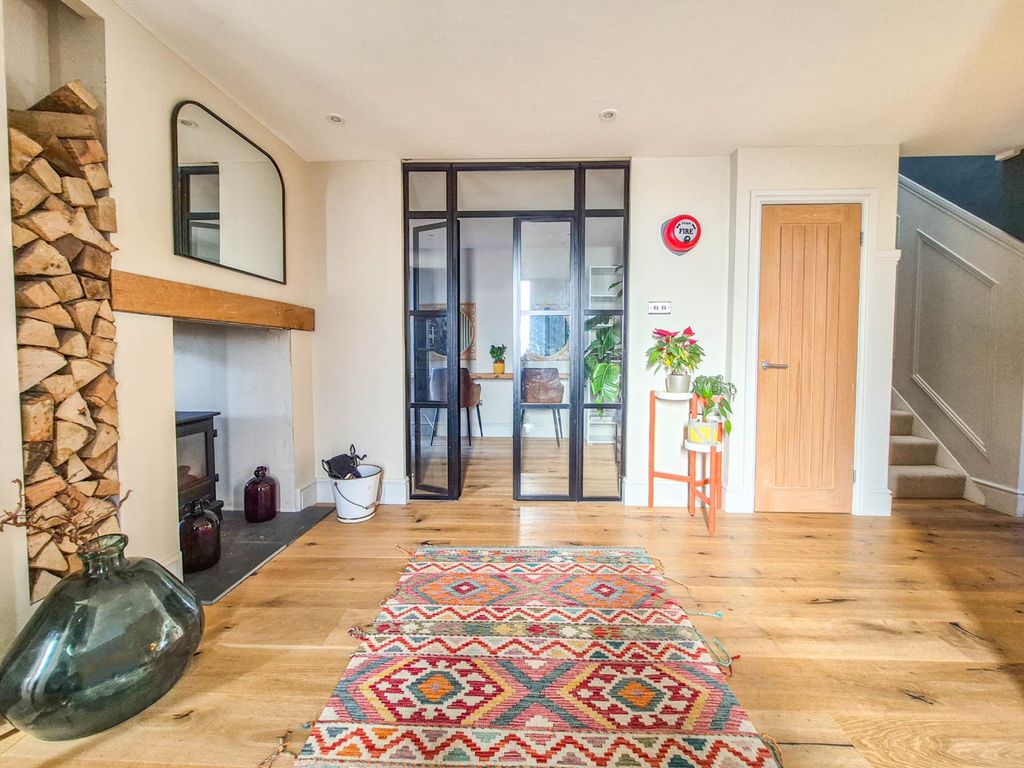 Property photo 3 of 31