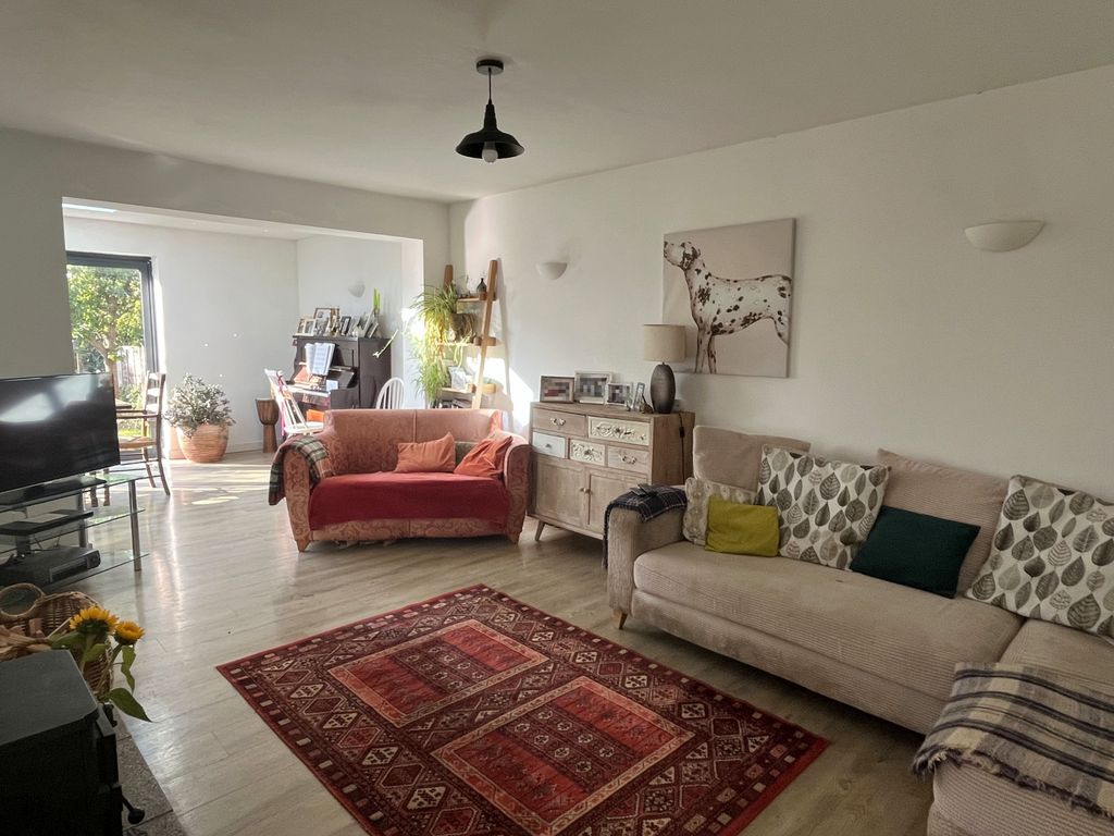 Property photo 3 of 17 Gallery