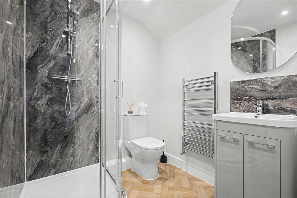 Property photo 3 of 9 En Suite 4.Jpeg