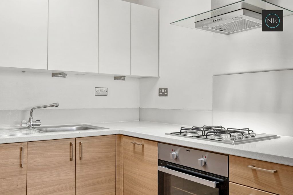 Property photo 3 of 15 5162407