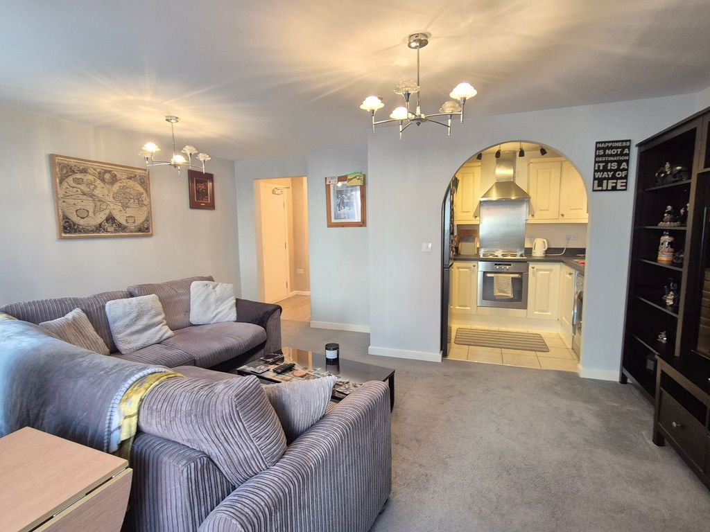 Property photo 2 of 8