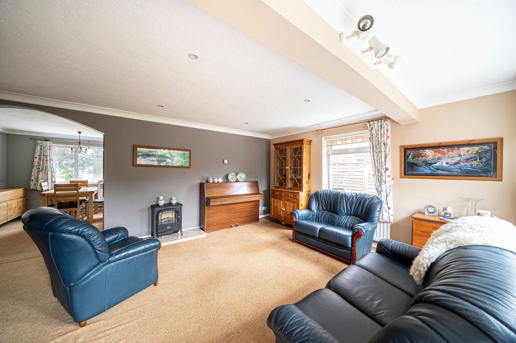 Property photo 2 of 28 Sitting Room